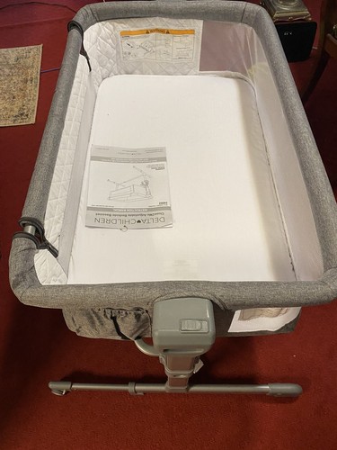 Delta children bassinet - delta,
